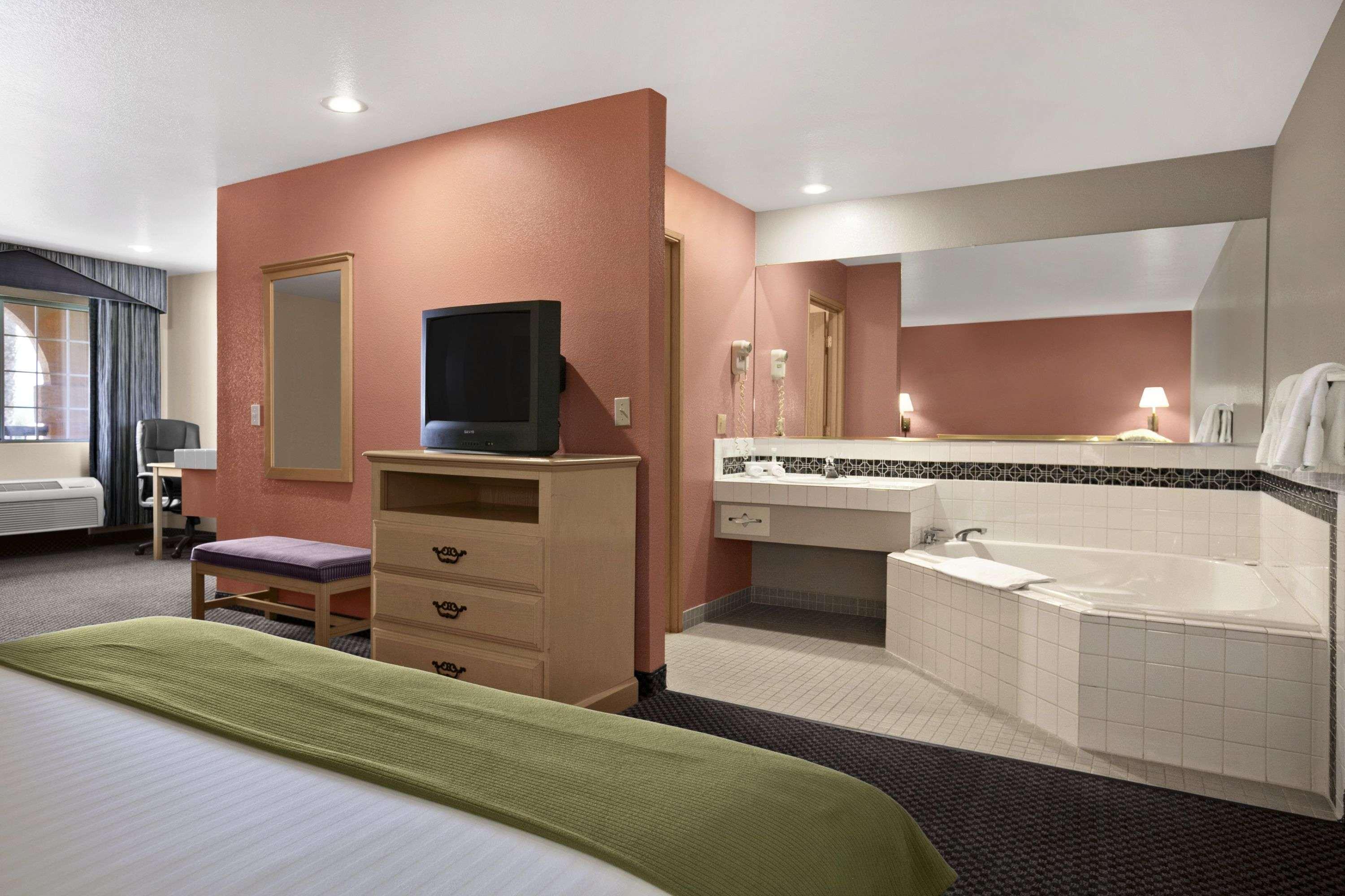ทราเวลลอดจ์ บาย วินด์แฮม อูไคยาห์ Hotel ยูไคอาห์ ภายนอก รูปภาพ